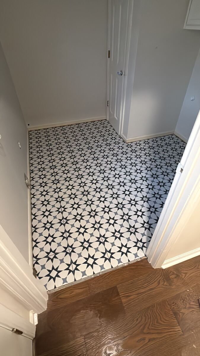 Star pattern tile floor