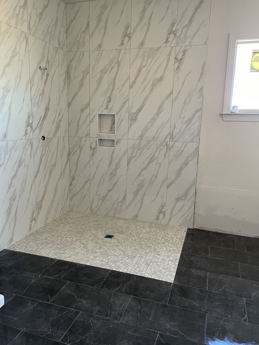 Marble shower with double niche