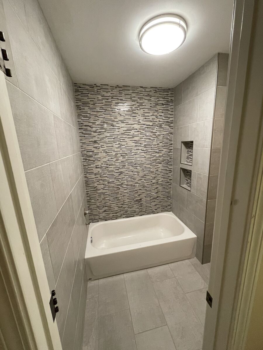 Tub surround with mosaic accent tile